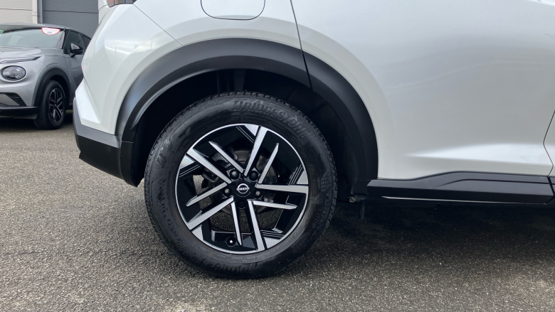 Nissan Juke 1.0 DiG-T N-Connecta 5dr Petrol Hatchback